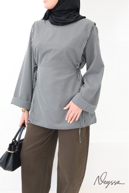 Long Blouse with Japanese-Style Checkered Apron