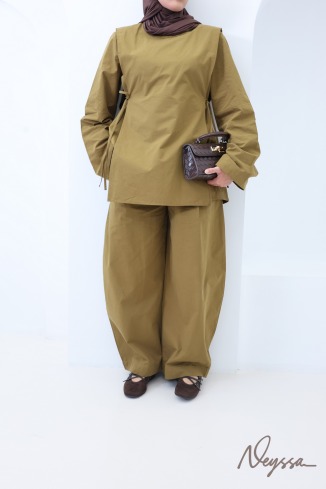 Damen-Set aus Baumwolle in Olivgrün, Hose und Bluse zum Binden