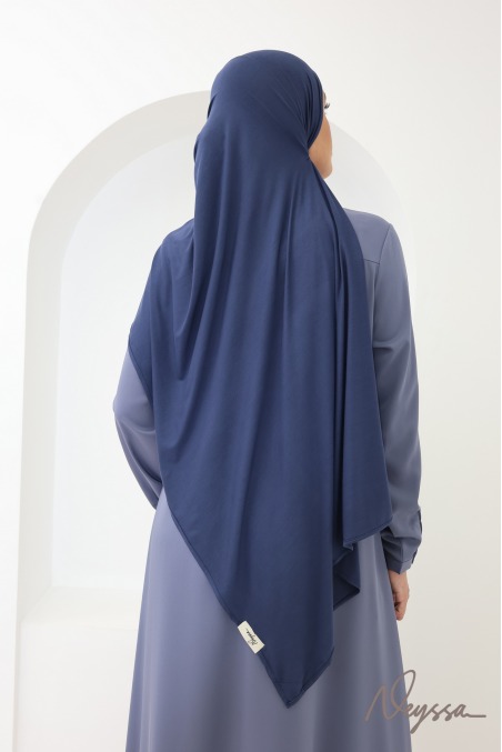 Long, lightweight, opaque bamboo hijab made from a flowing fabric