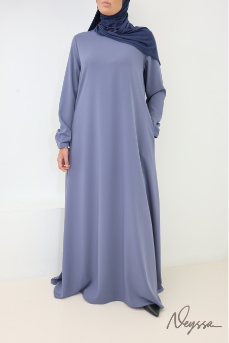Lange, ausgestellt geschnittene Abaya aus Medina-Seide mit Taschen