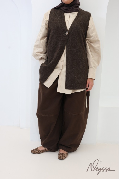 Women's Sleeveless Knit Cardigan with V-Neck