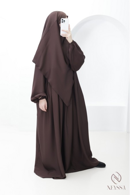 Ensemble abaya khimar poche sur le buste, parfait pour tenue omra