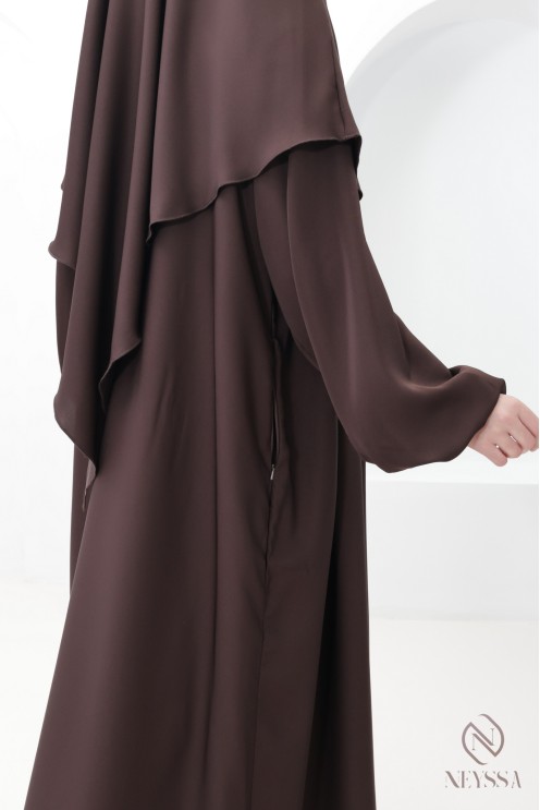 Ensemble abaya khimar poche sur le buste, parfait pour tenue omra