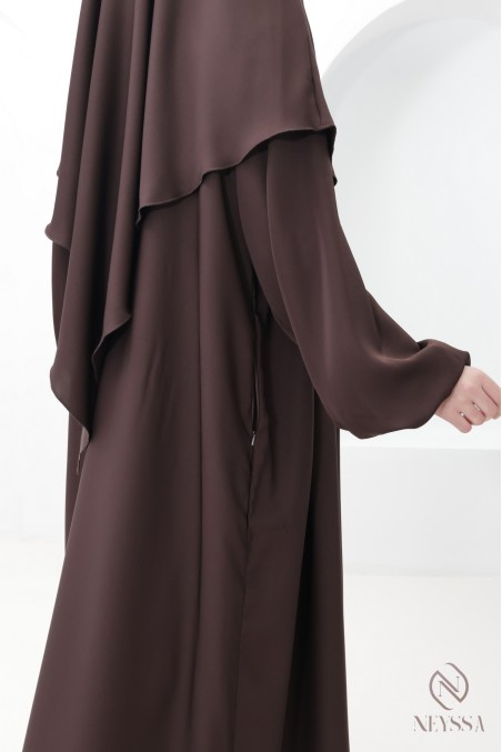 Ensemble abaya khimar poche sur le buste, parfait pour tenue omra