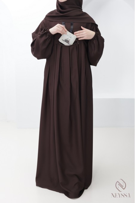 Ensemble abaya khimar poche sur le buste, parfait pour tenue omra