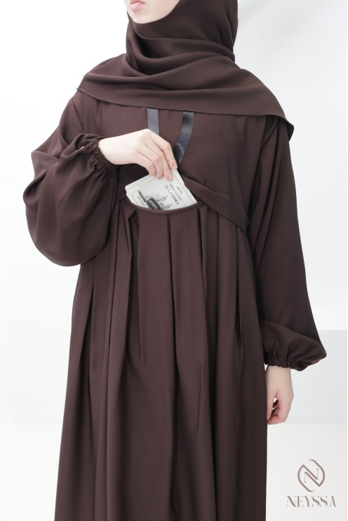 Ensemble abaya khimar poche sur le buste, parfait pour tenue omra