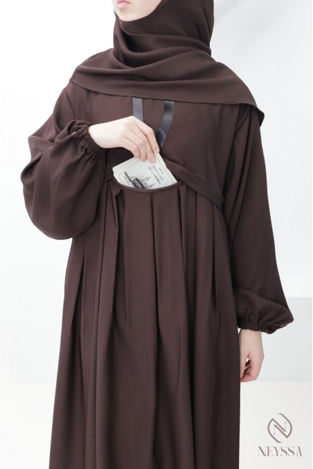 Ensemble abaya khimar poche sur le buste, parfait pour tenue omra