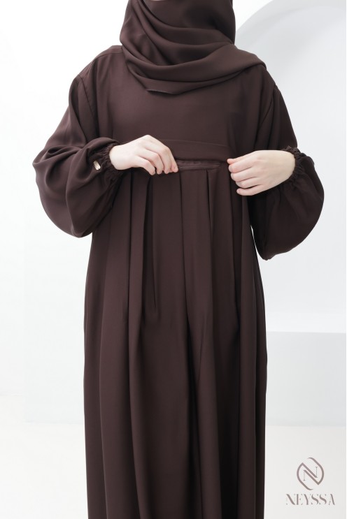 Ensemble abaya khimar poche sur le buste, parfait pour tenue omra