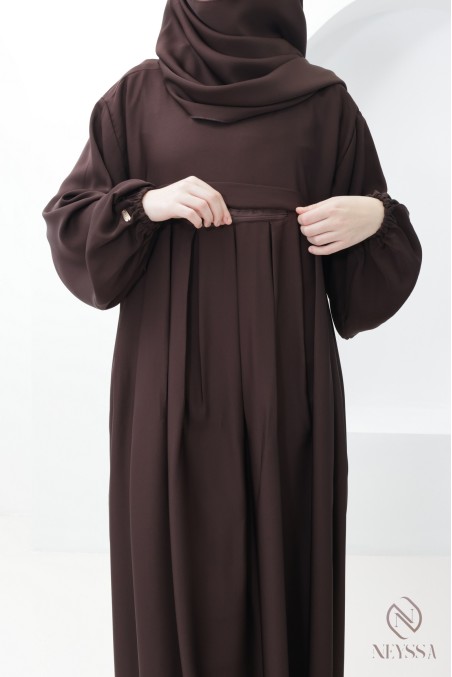Ensemble abaya khimar poche sur le buste, parfait pour tenue omra