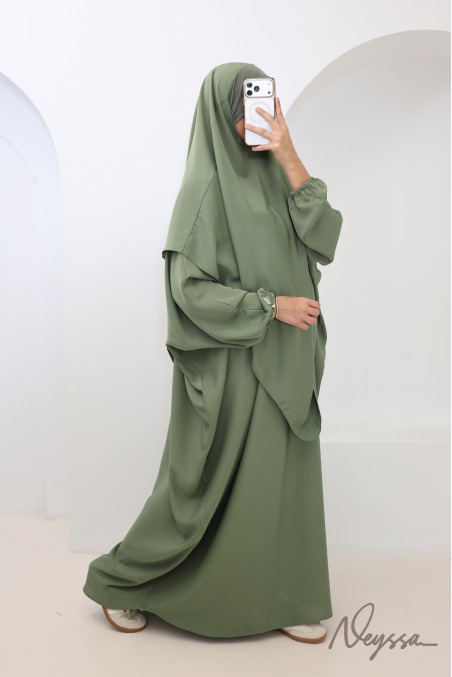 Abaya + khimar long kaki avec poche sur le buste must have omra