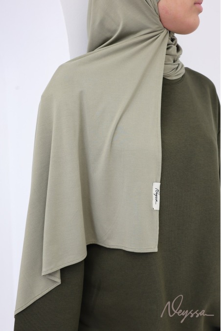 Hijab bamboo vert sauge, doux et protecteur cheveux by Neyssa