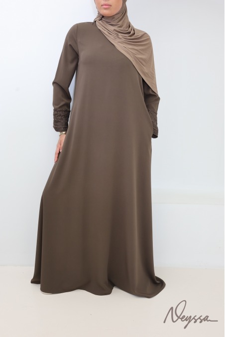 Abaya avec poches soie de Médine manches dentelles