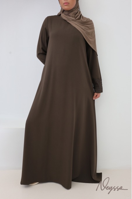 Abaya avec poches soie de Médine manches dentelles