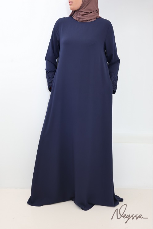 Abaya aus Medina-Seide mit Taschen und Spitzenärmeln