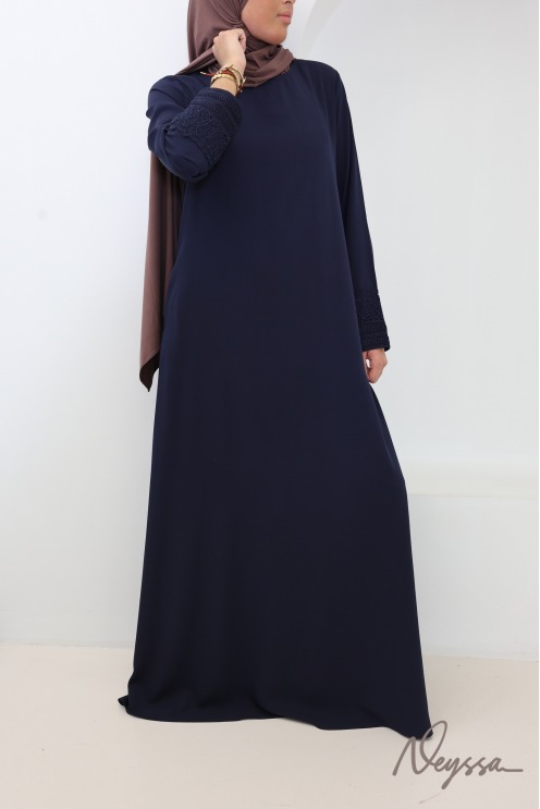 Abaya avec poches soie de Médine manches dentelles