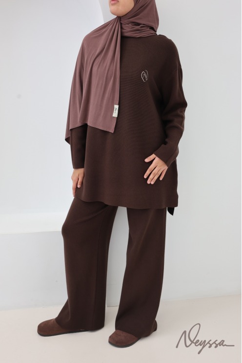 Women's soft woven knit jumper and trousers set, modest cut