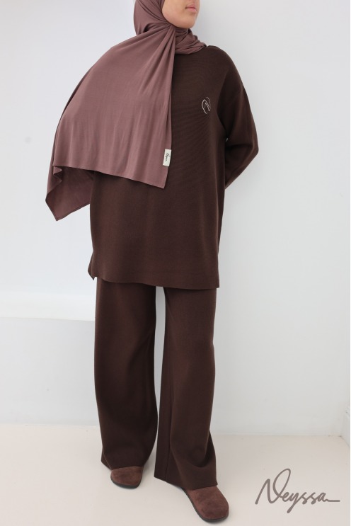 Women's soft woven knit jumper and trousers set, modest cut