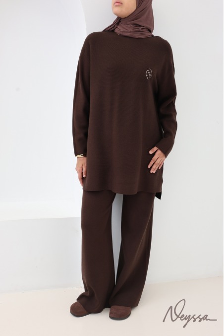Women's soft woven knit jumper and trousers set, modest cut