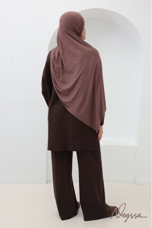 Women's soft woven knit jumper and trousers set, modest cut