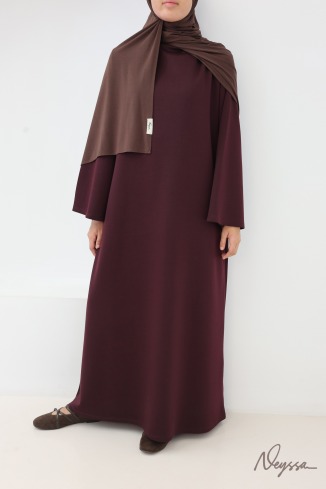 Langes Kleid mit Stehkragen und Taschen aus weichem Stoff von Neyssa