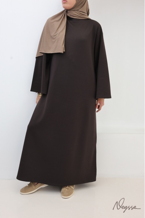 Langes Kleid mit Stehkragen und Taschen aus weichem Stoff von Neyssa