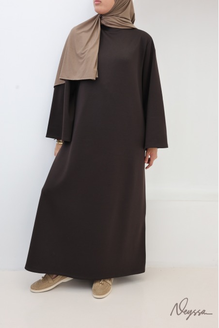 Langes Kleid mit Stehkragen und Taschen aus weichem Stoff von Neyssa