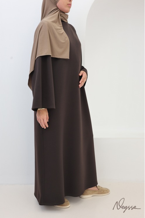 Langes Kleid mit Stehkragen und Taschen aus weichem Stoff von Neyssa