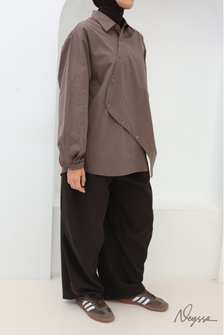 Chemise 100% coton boutons asymétrique col classique marron
