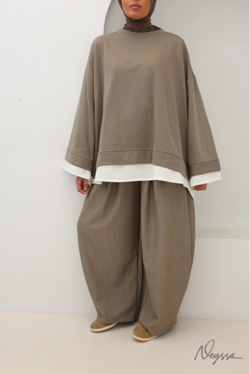 Oversized taupe cotton sweatshirt—perfect for everyday wear
