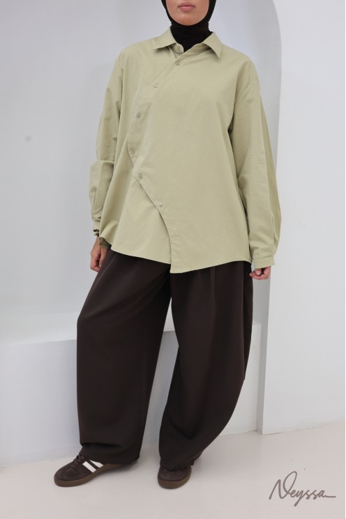 Mid-length 100% cotton shirt—a great fall outfit idea for hijabi women