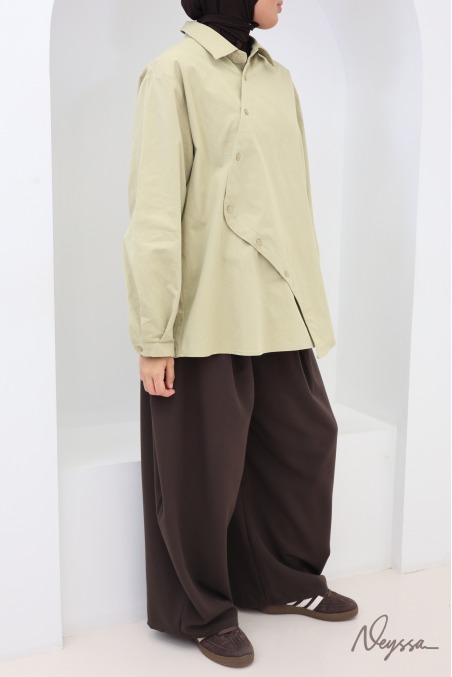 Mid-length 100% cotton shirt—a great fall outfit idea for hijabi women