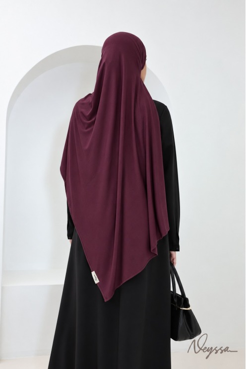 Long plum-colored bamboo hijab, soft fabric protects your hair