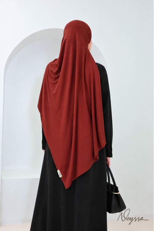 Trendy brick-red bamboo hijab that protects your hair