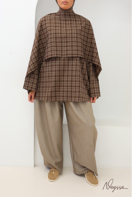Long Checkered Blouse with Brown Japanese-Style Apron