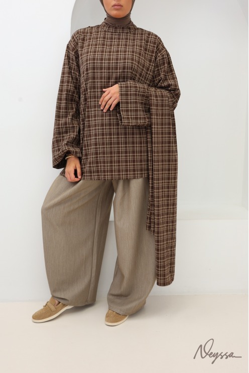 Long Checkered Blouse with Brown Japanese-Style Apron