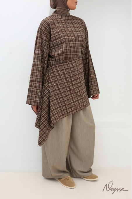Long Checkered Blouse with Brown Japanese-Style Apron