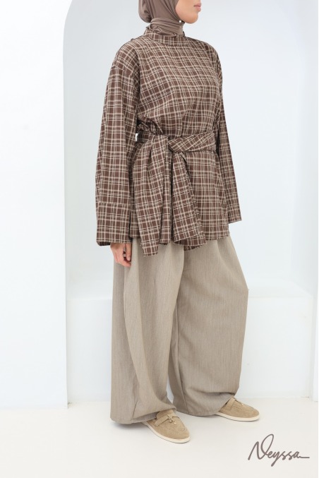 Long Checkered Blouse with Brown Japanese-Style Apron