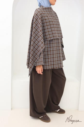 Long Checkered Blouse with Brown Japanese-Style Apron