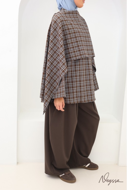 Long Checkered Blouse with Brown Japanese-Style Apron