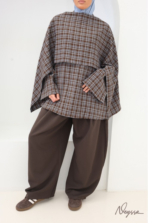 Long Checkered Blouse with Brown Japanese-Style Apron