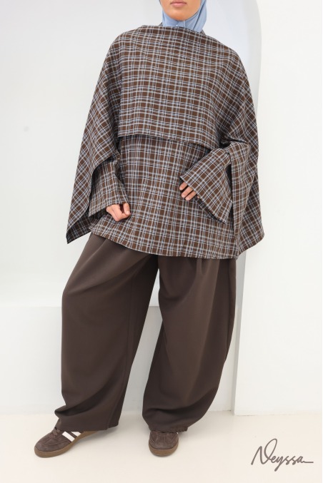 Long Checkered Blouse with Brown Japanese-Style Apron