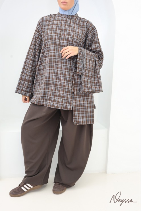 Long Checkered Blouse with Brown Japanese-Style Apron