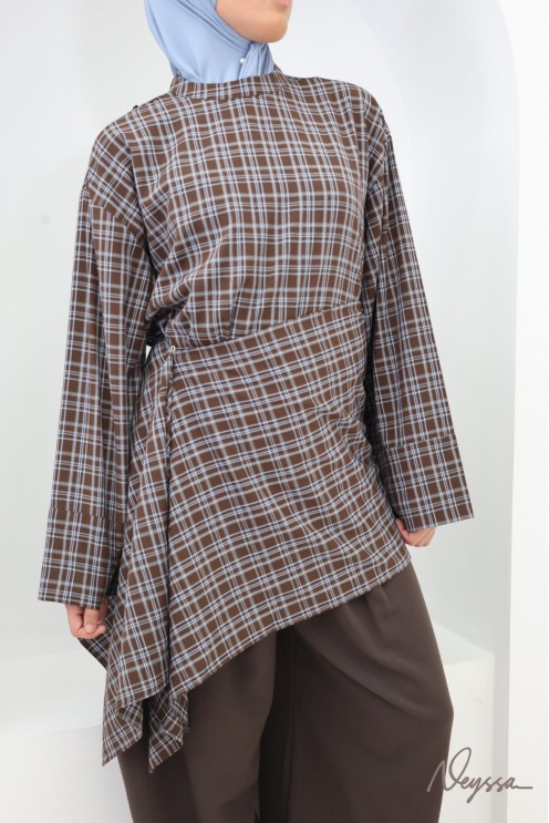 Long Checkered Blouse with Brown Japanese-Style Apron