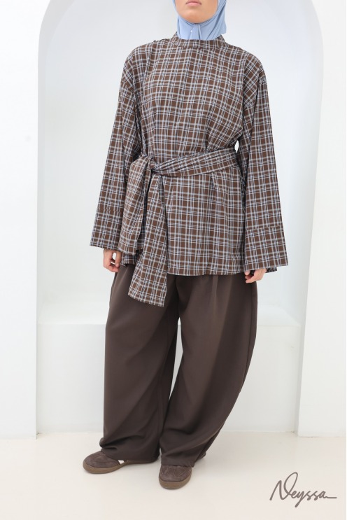 Long Checkered Blouse with Brown Japanese-Style Apron