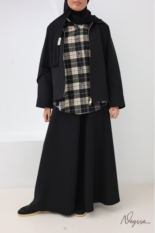 Langer Rock im Tailleur-Stil, ausgestellt, schwarz, mit Gürtel