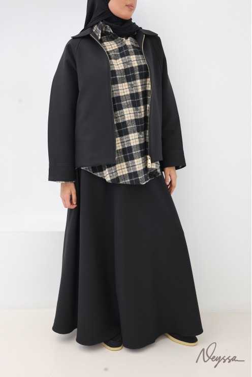 Langer Rock im Tailleur-Stil, ausgestellt, schwarz, mit Gürtel