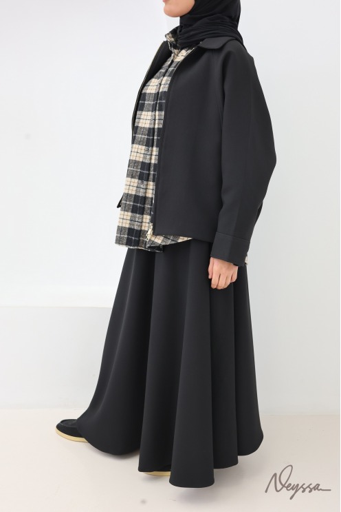 Langer Rock im Tailleur-Stil, ausgestellt, schwarz, mit Gürtel