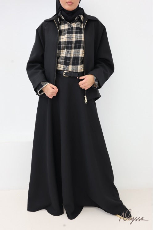 Langer Rock im Tailleur-Stil, ausgestellt, schwarz, mit Gürtel