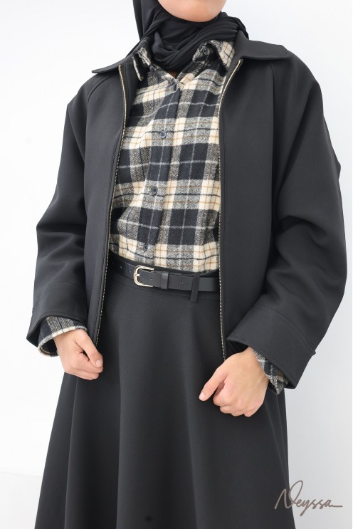 Langer Rock im Tailleur-Stil, ausgestellt, schwarz, mit Gürtel