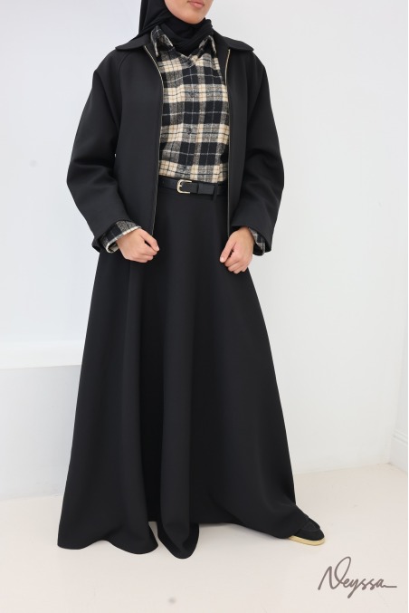 Langer Rock im Tailleur-Stil, ausgestellt, schwarz, mit Gürtel